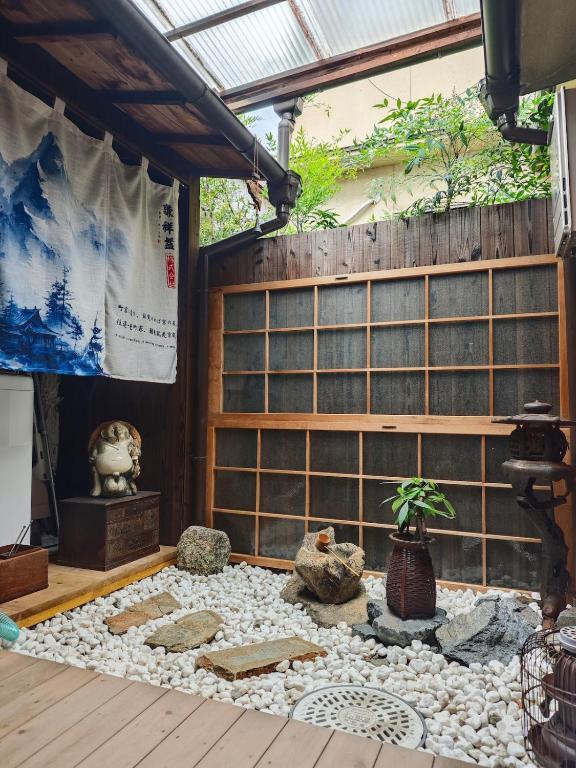 Yuan Shan Machiya in Kyoto a 10 minute walk from Tō ji Temple