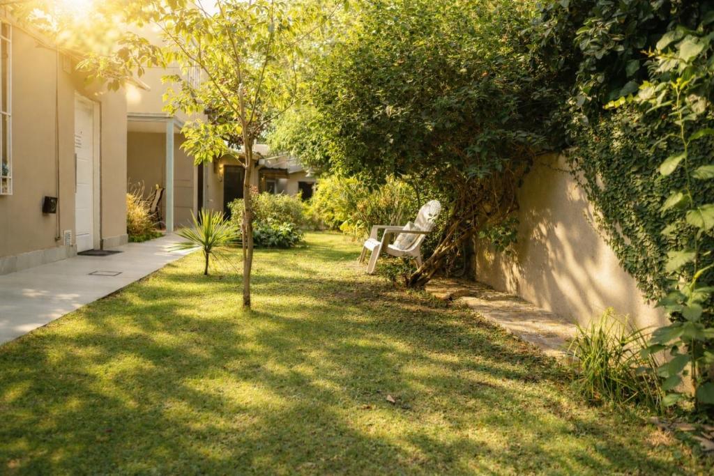 "Casa Amalia Apartamentos" Plaza Italia y Av Arístides a 50mts, lugar con jardín