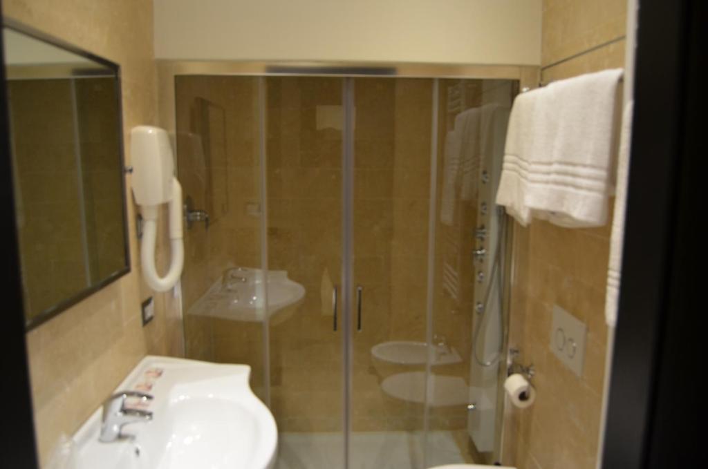 Łazienka w obiekcie Vaticano Royal Suite Guest House