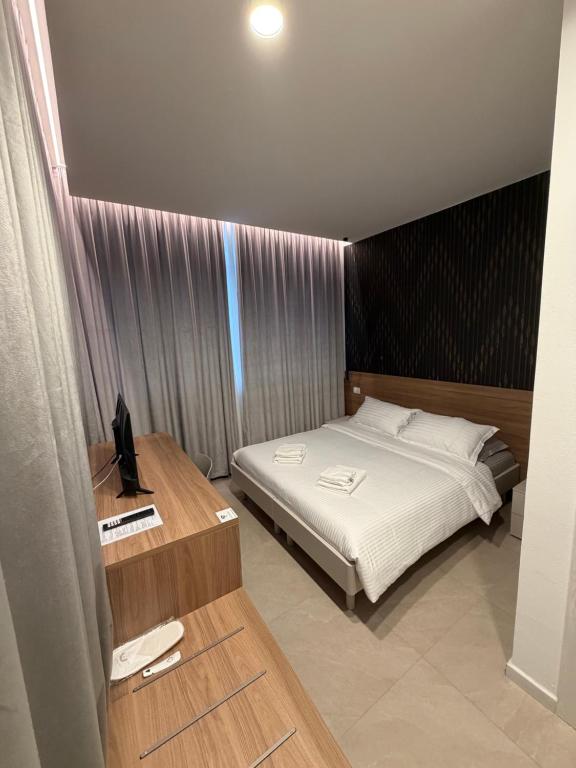 Royal Company Rooms - Large Double Room