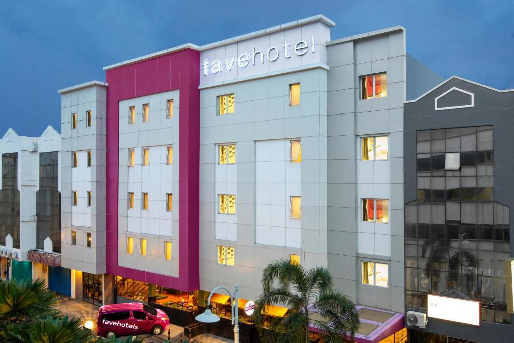 Gallery image of favehotel Kelapa Gading in Jakarta