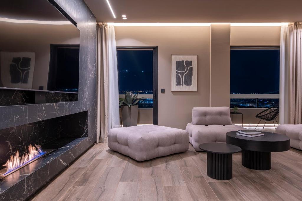 The HostMaster Skyline Tower View Suite