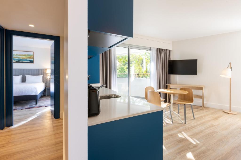 Staybridge Suites - Cannes Centre by IHG - One-Bedroom Queen Suite With Balcony