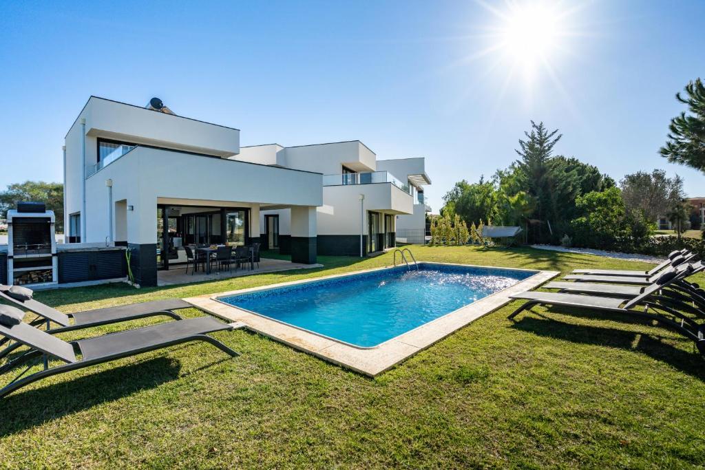Vitoria 7th hole by SAPvillas