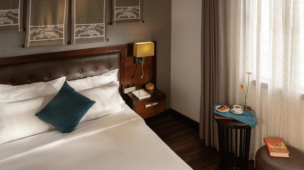 Junior Deluxe (Daily free Minibar & (1) time Afternoon Tea)