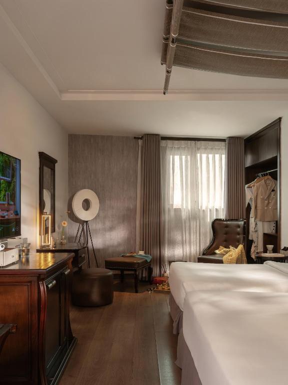 Luxury Triple Room (Daily free Minibar & (1) time Afternoon Tea)