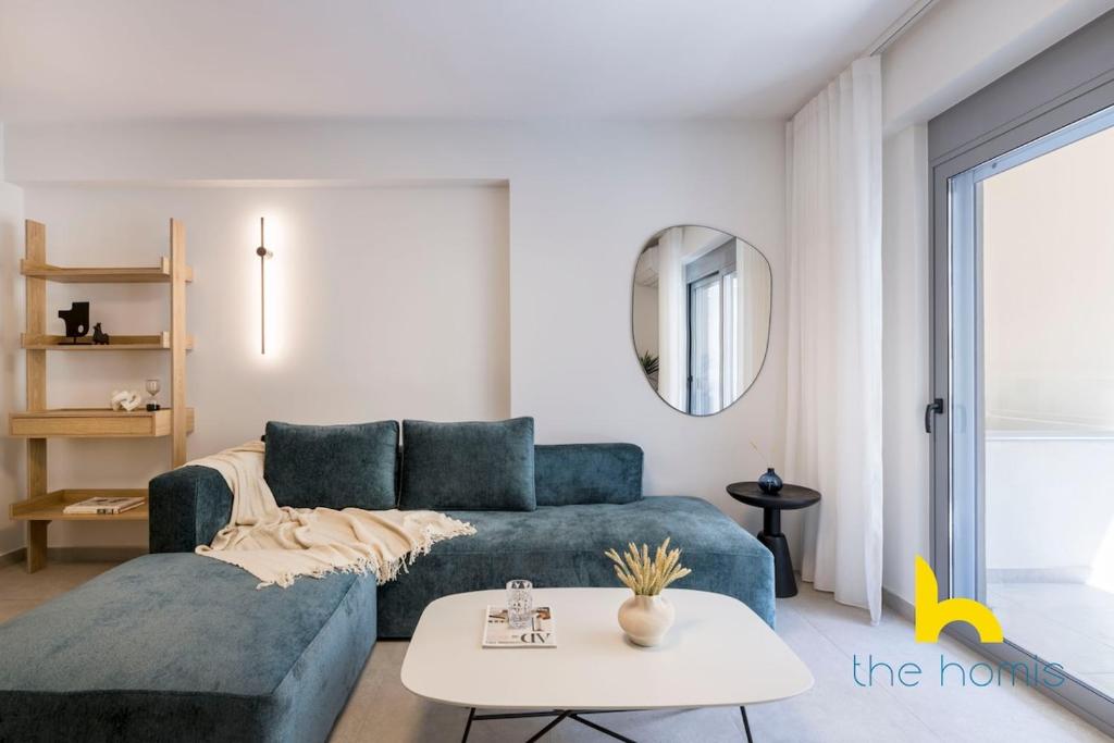 A1 Stylish 2BR APT w Balcony and Parking, Kingbed