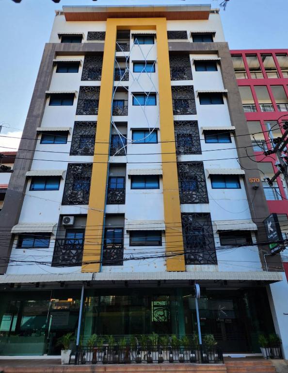 a tall apartment building with yellow at Klongrien Boutique Hotel in Hat Yai
