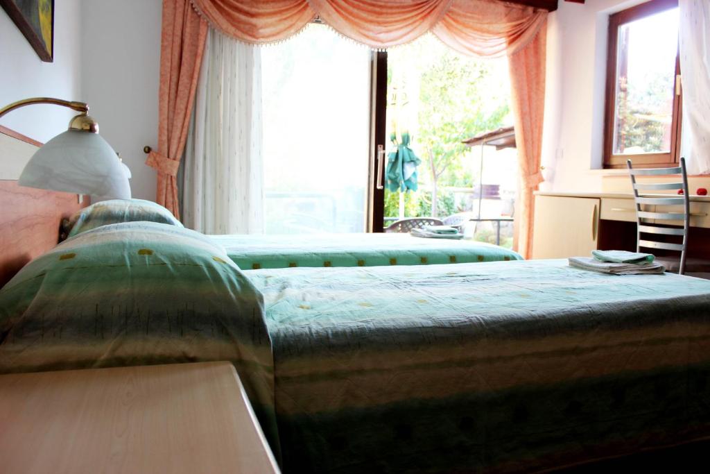 Łóżko lub łóżka w pokoju w obiekcie Apartments Cavae Romanae