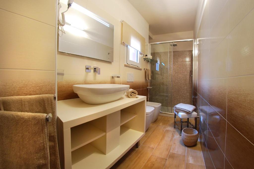 Koupelna v ubytování Smart Suite & Apartments