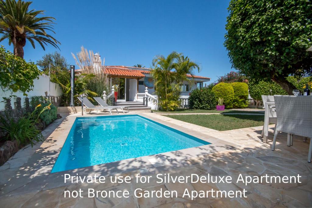 CasaColores - SilverDeluxe Penthouse & Bronce Garden-Apartment, Puerto de la Cruz - Housity
