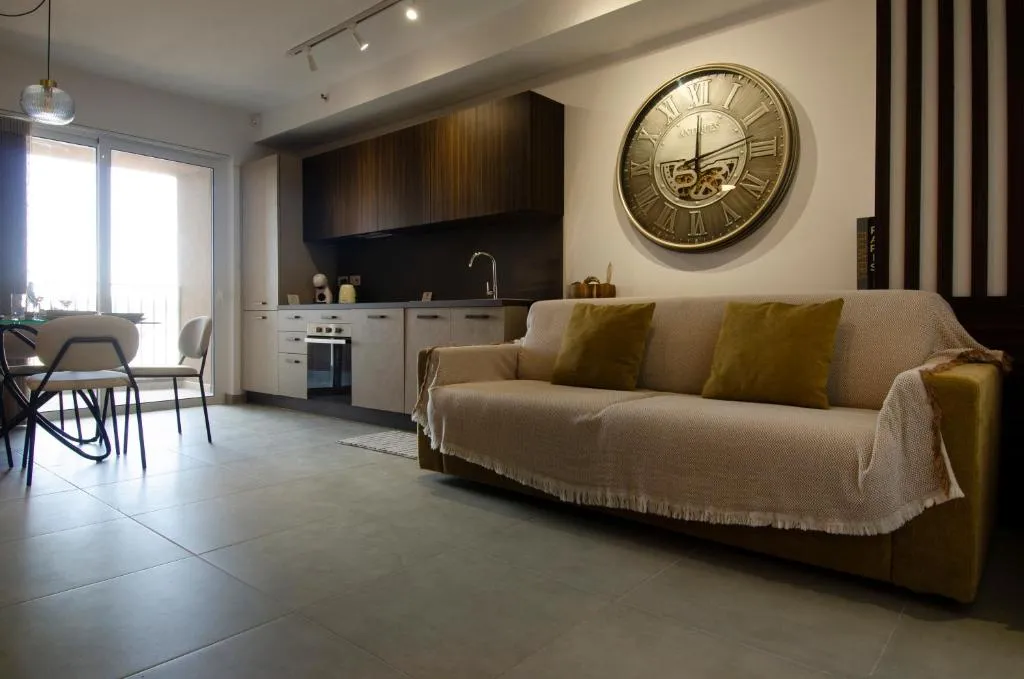 Elegant 12th Floor Studio with Balcony and City Views