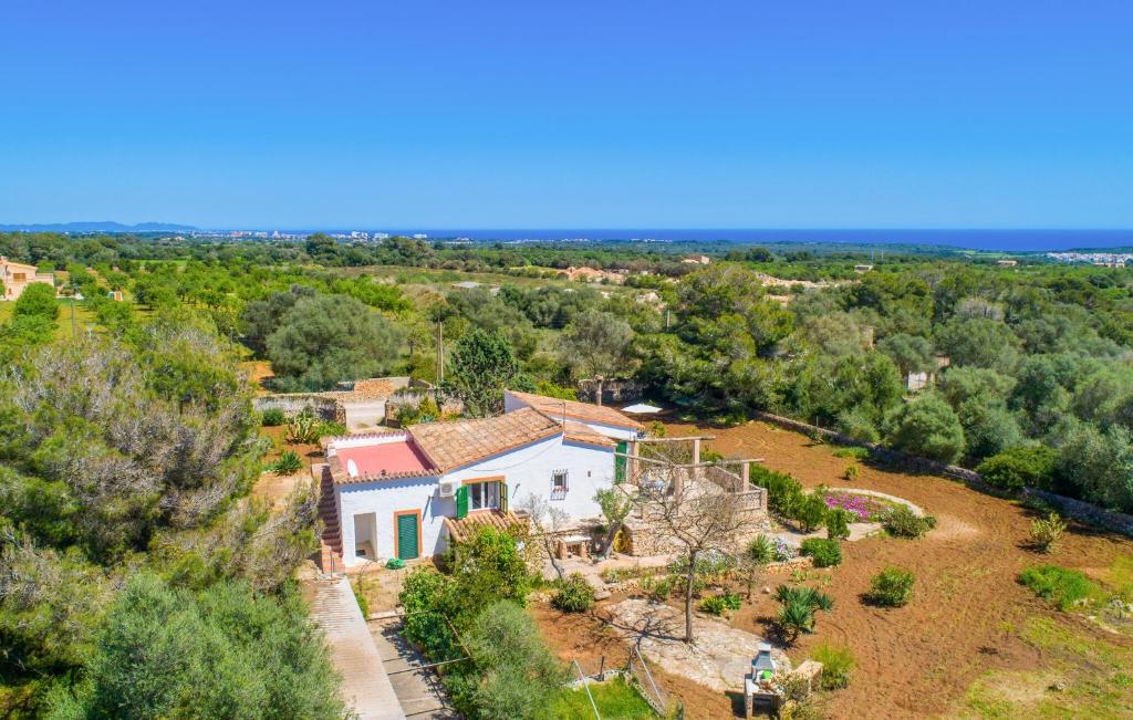 an aerial view of a house with a yard at Sa Caseta De Portocolom in Felanitx