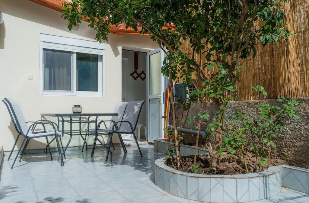 Kos Old Town Wooden-Garden House