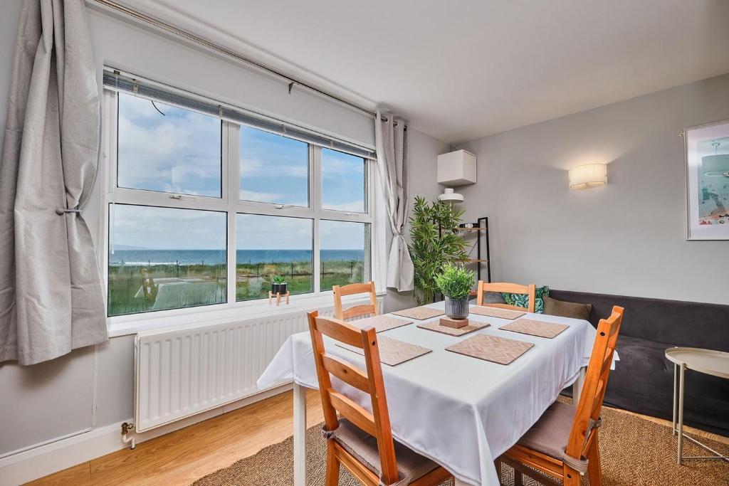 6 Dunluce Park - Portrush by the Sea - Housity