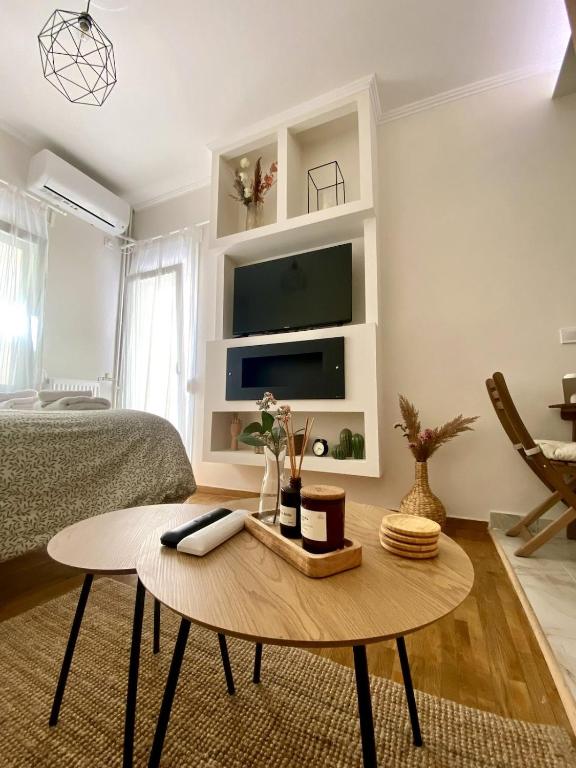 Modern Thissio Studio - Near Acropolis - Quiet