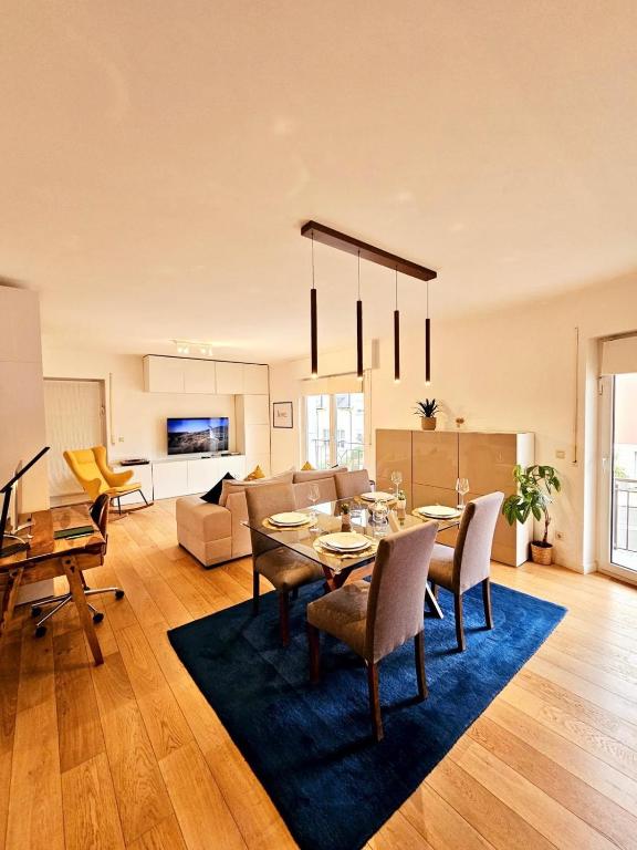 Designed for Comfort 2BR w balcony&private parking