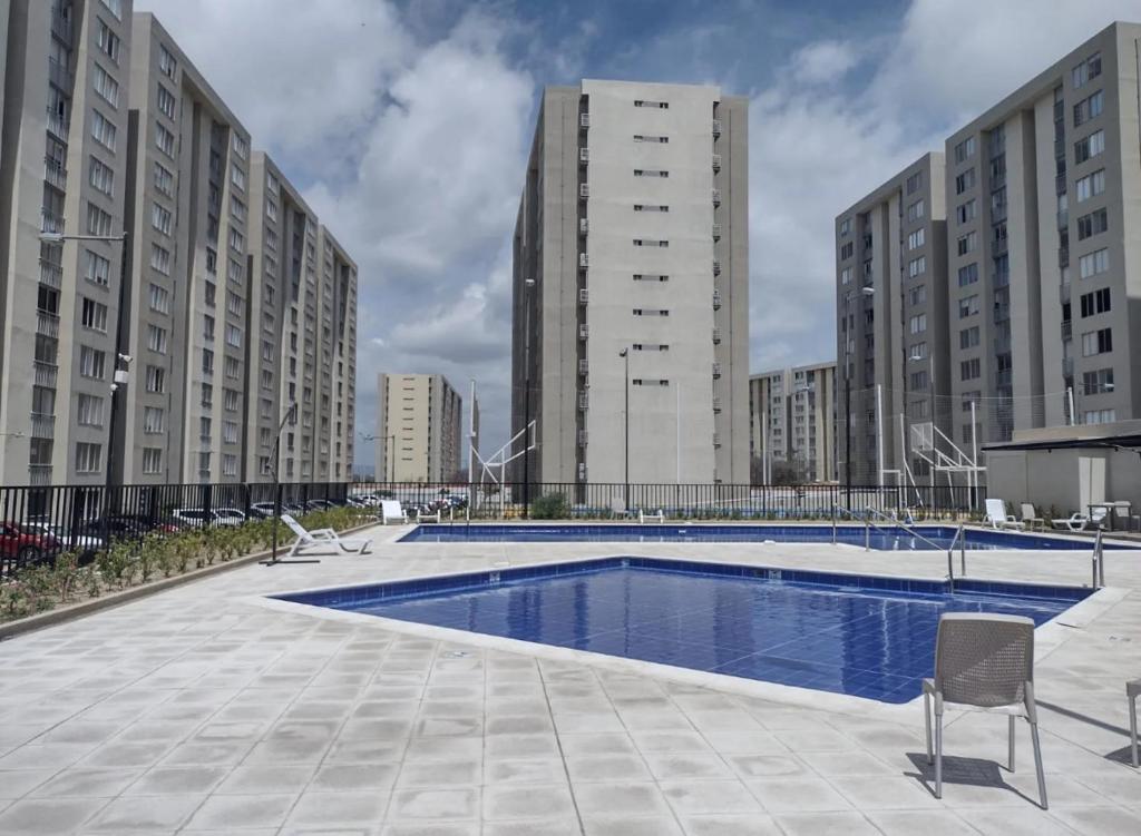 a swimming pool in a city with tall buildings at Alameda del rio Turpial in Barranquilla