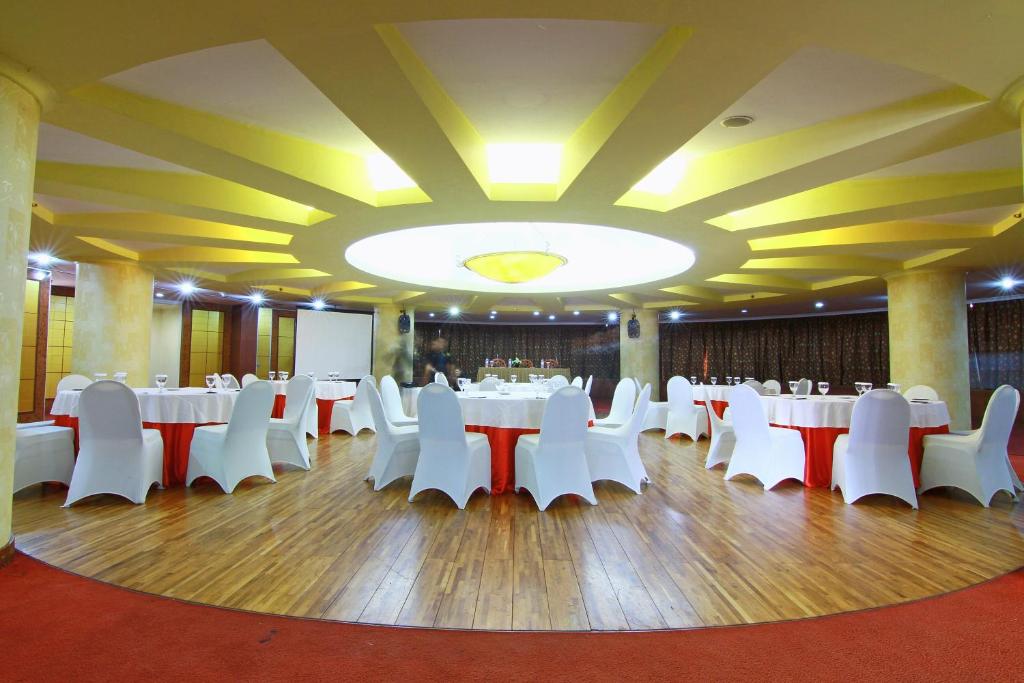 Restaurace v ubytování Grand Arkenso Park View