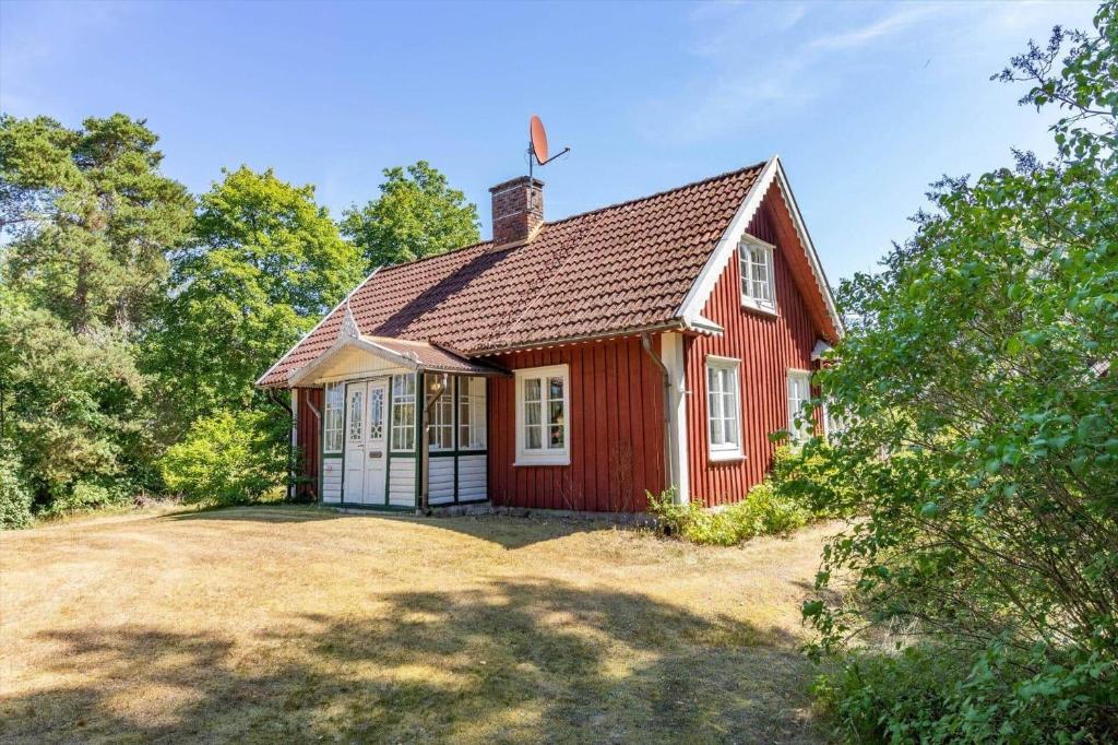 a red house with a large yard at HAL820-Unnaryd-Soedra-vaegen-29-a in Unnaryd