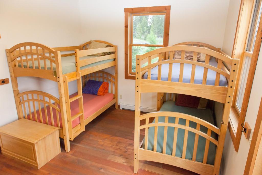 Voodi või voodid majutusasutuse Homestake Lodge toas