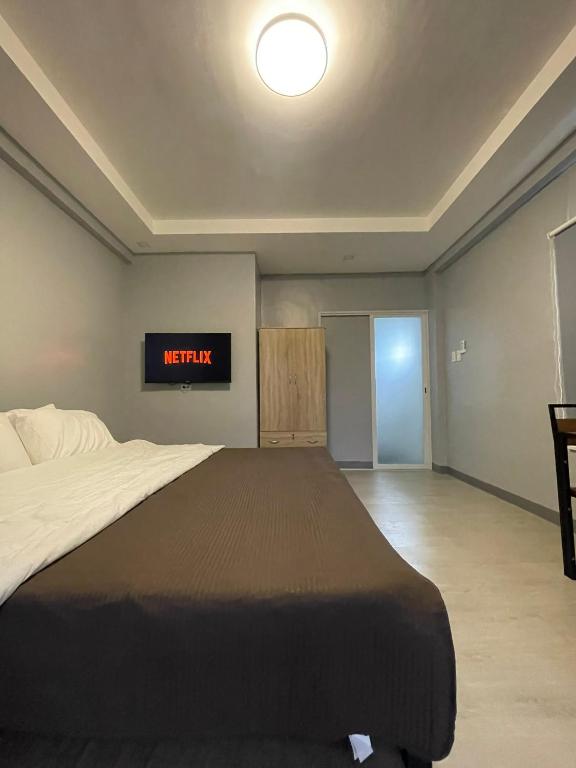 a bedroom with a bed and a clock on the wall at Tanauan Transient Casa Joe in Daraza