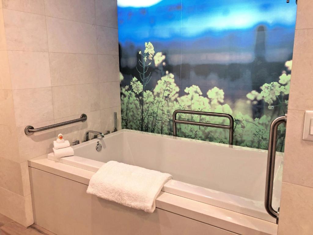 Archer Hotel Napa photo