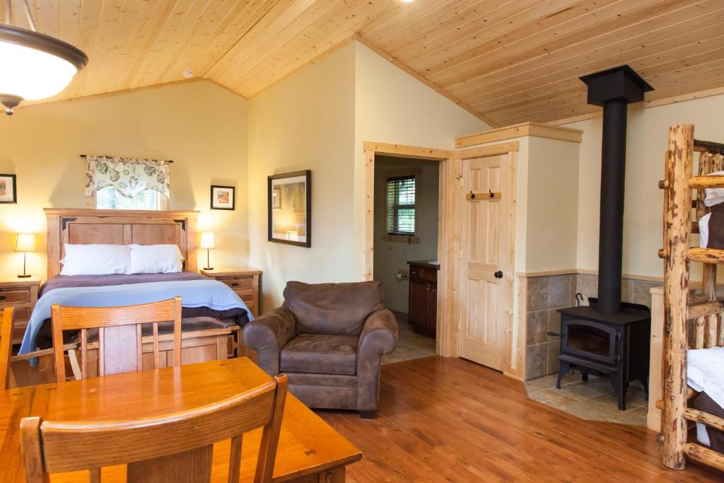 Voodi või voodid majutusasutuse Homestake Lodge toas