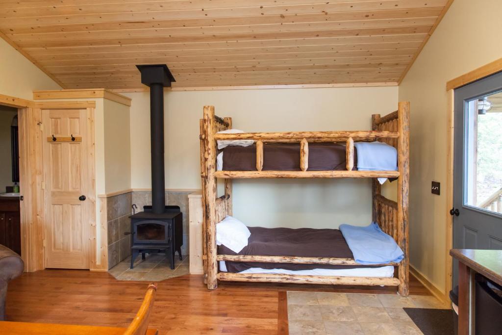 Voodi või voodid majutusasutuse Homestake Lodge toas