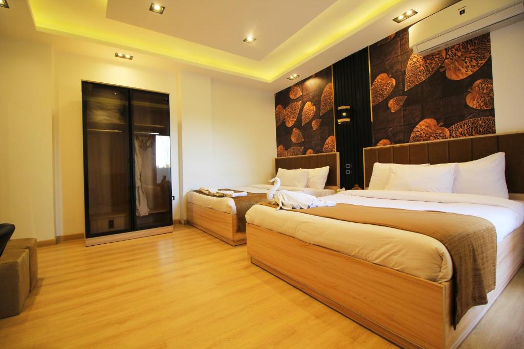 Palm Pyramids View INN - 3