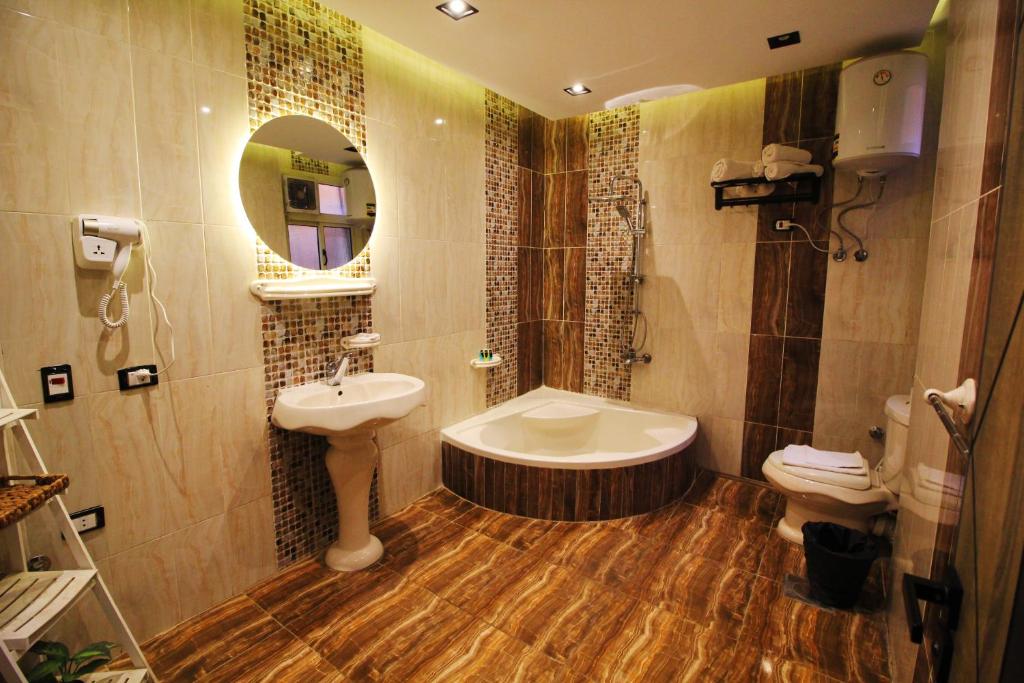 Palm Pyramids View INN - 6