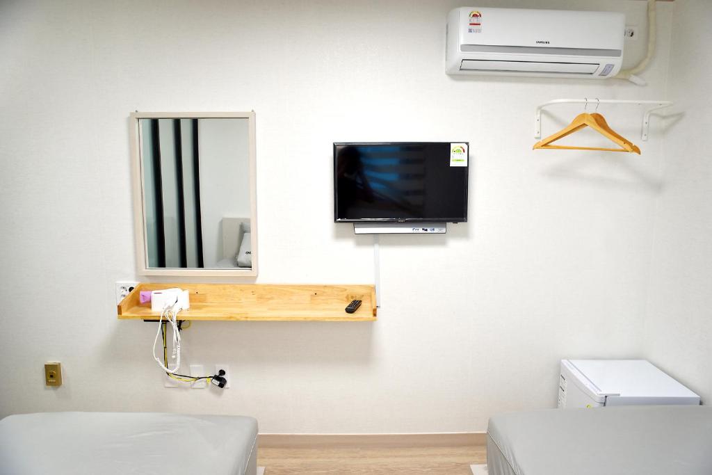 24 Guesthouse Suncheon - Triple Room With Private Bathroom