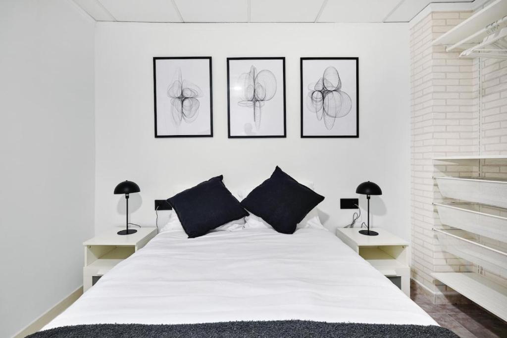 Modern Coastal Apartment Newly Renovated WiFi A.C