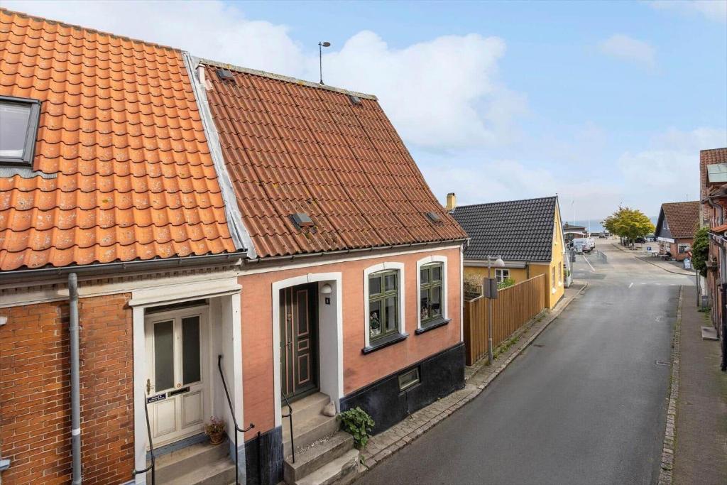an empty street in a town with houses at AE315-Marstal-Kongensgade-8 in Marstal