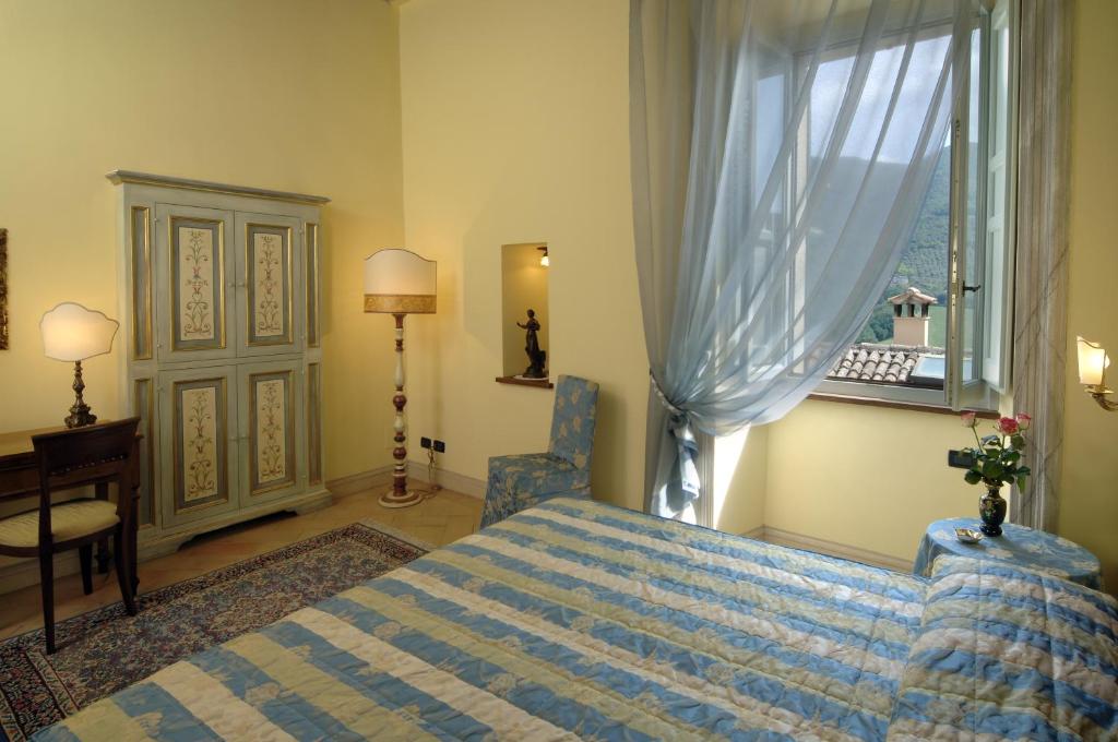 Postel nebo postele na pokoji v ubytování Palazzo Leti Residenza d'Epoca