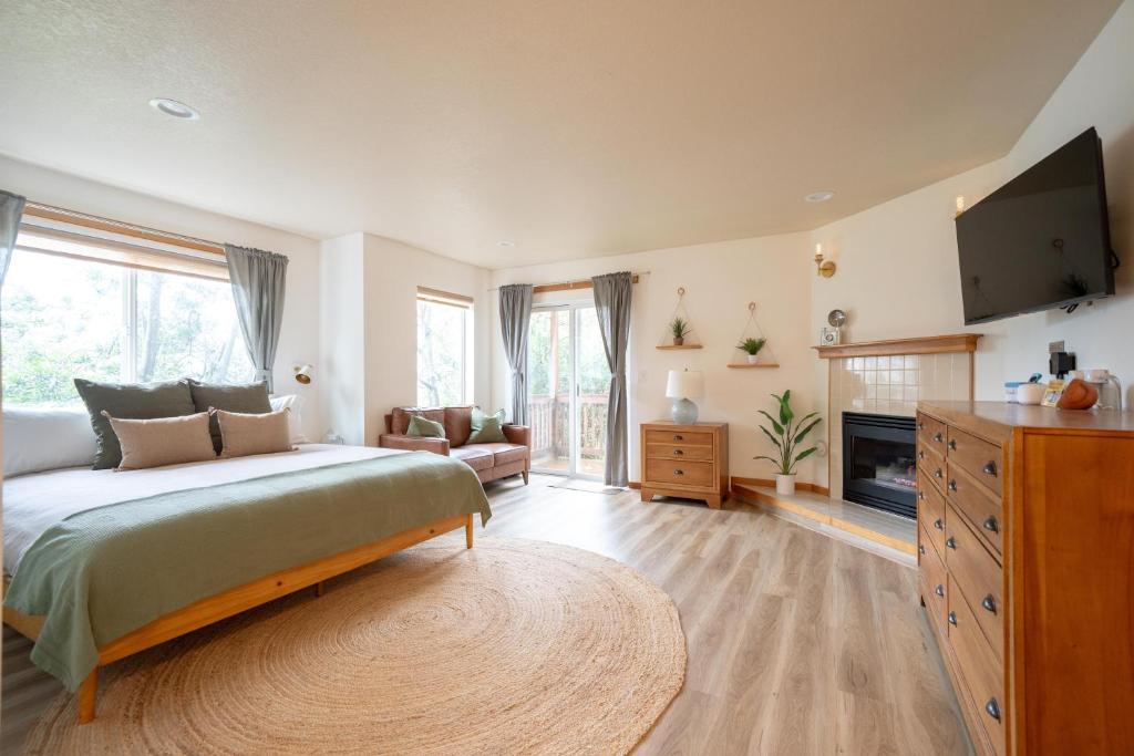 a bedroom with a bed and a dresser with a television at Tolovana 6 in Cannon Beach
