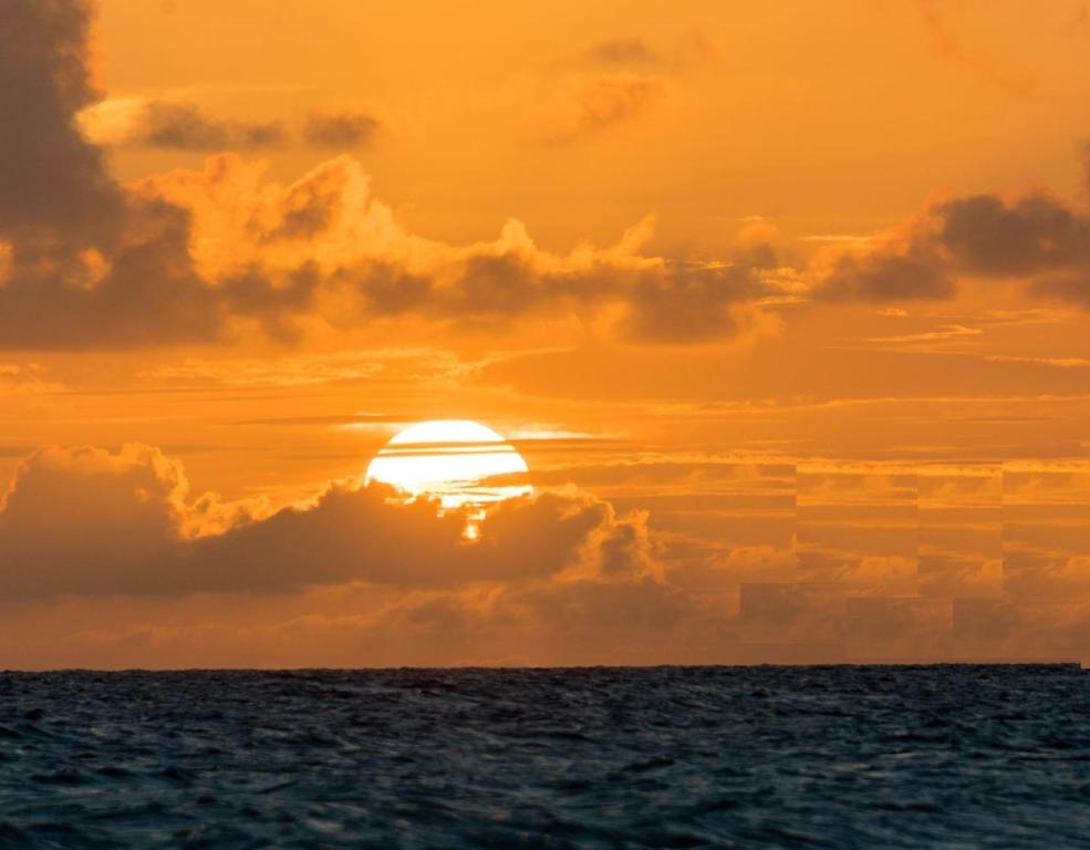 an image of the sun setting over the ocean at Casa de Aaron in Colva
