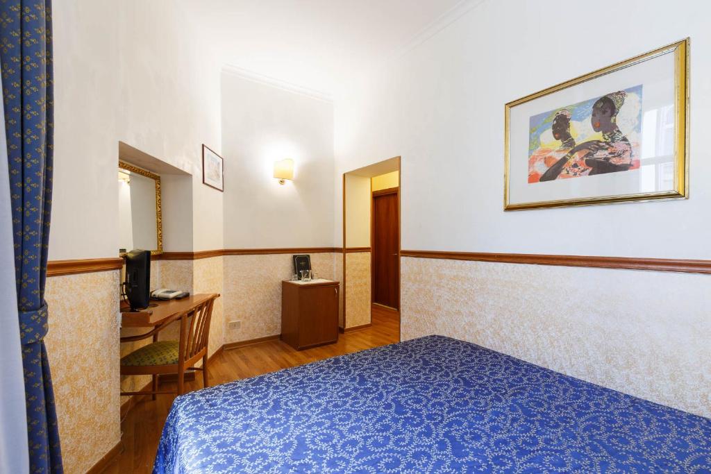 Postel nebo postele na pokoji v ubytování Hotel Paris