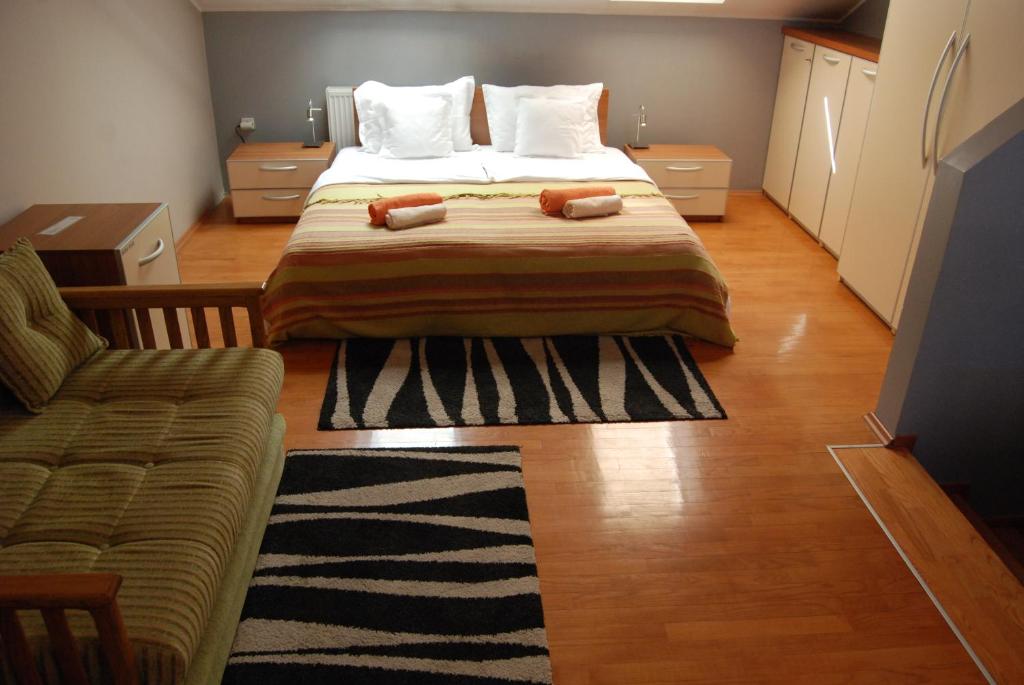 Postel nebo postele na pokoji v ubytování Car Royal Apartments and Rooms