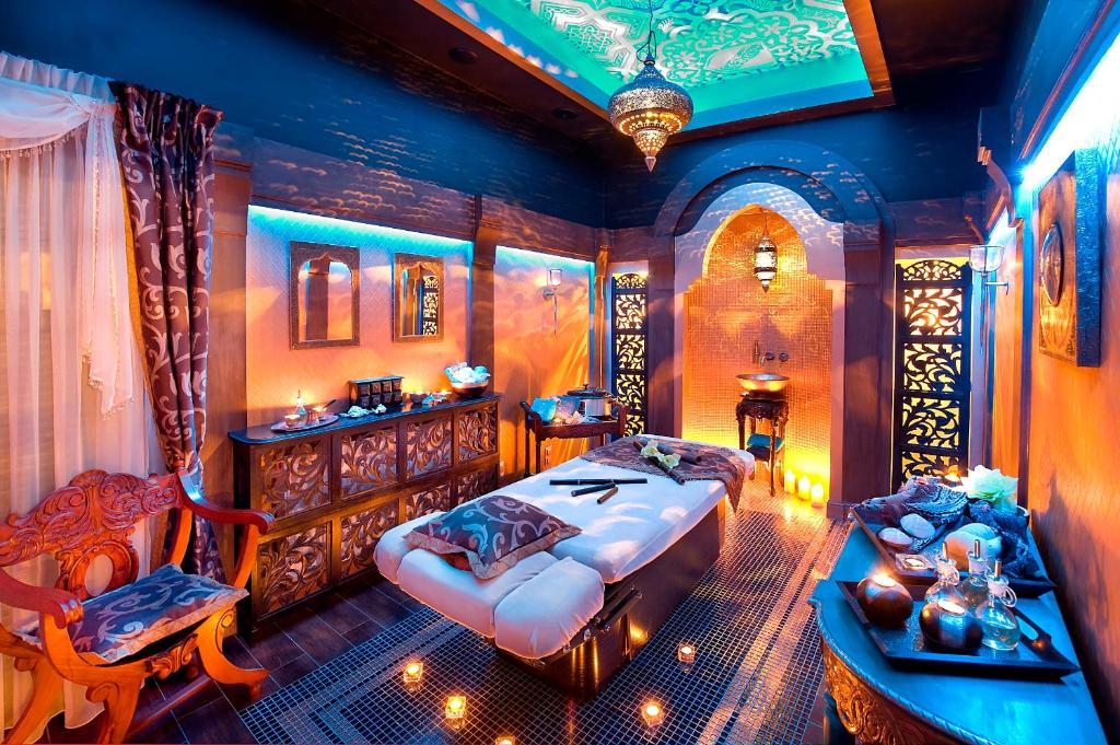 Łóżko lub łóżka w pokoju w obiekcie Hotel Royal Baltic 4* Luxury Boutique