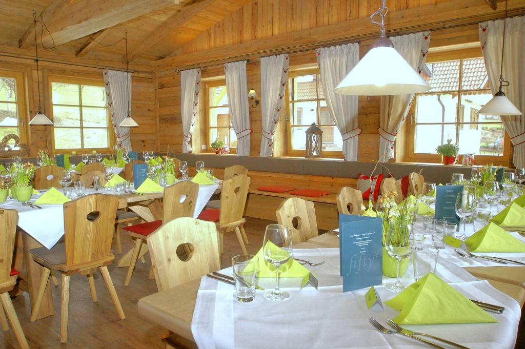 Restaurace v ubytování Hotel zum Breitenberg
