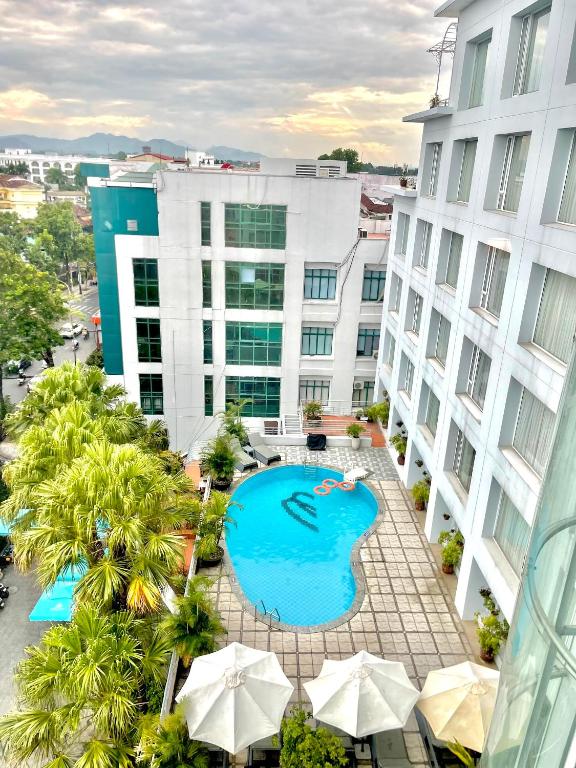 Phòng Giường Đôi Nhìn Ra Hồ Bơi