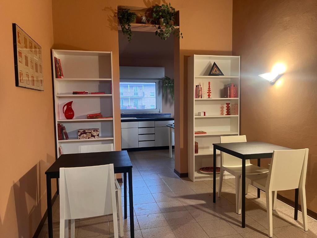 a kitchen and dining room with a table and chairs at Urban Po Mansarda in Santa Maria Maddalena