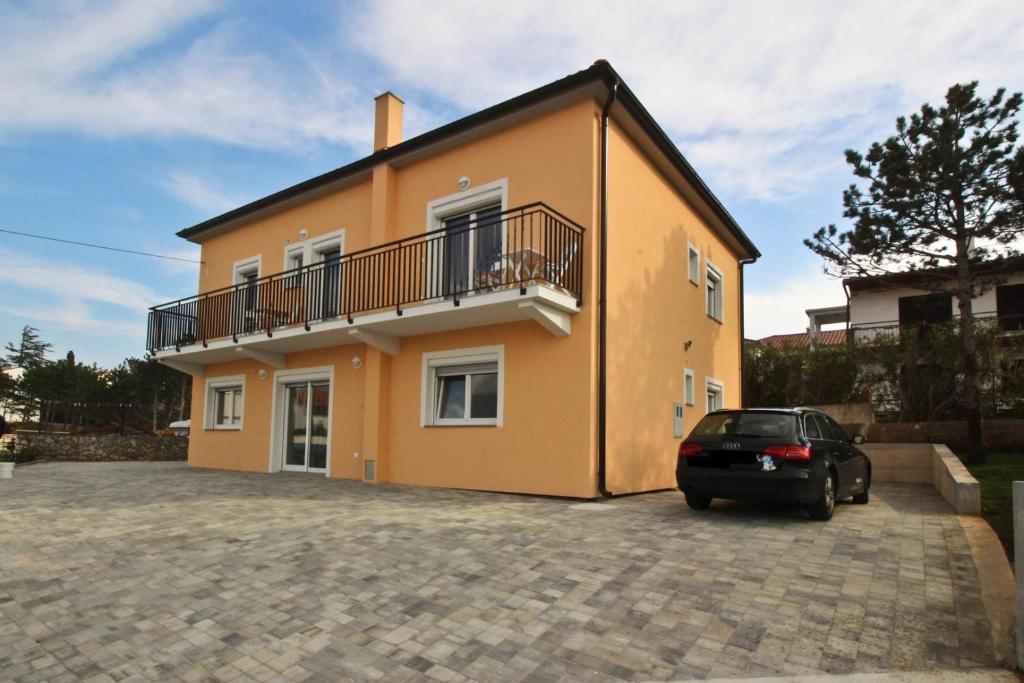 a house with a car parked in front of it at Apartment Ivo P. in Šilo