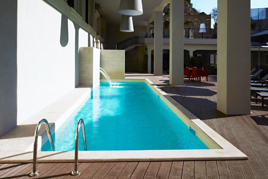 Hotel The Building - Resim 13