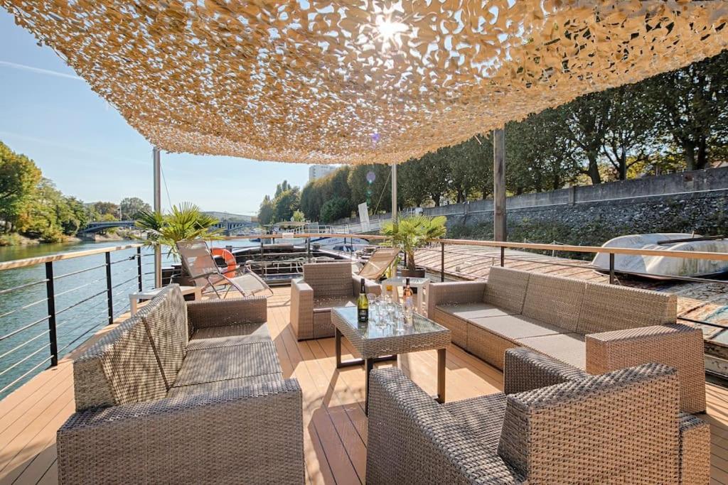 Spacious and bright barge 15 miParis