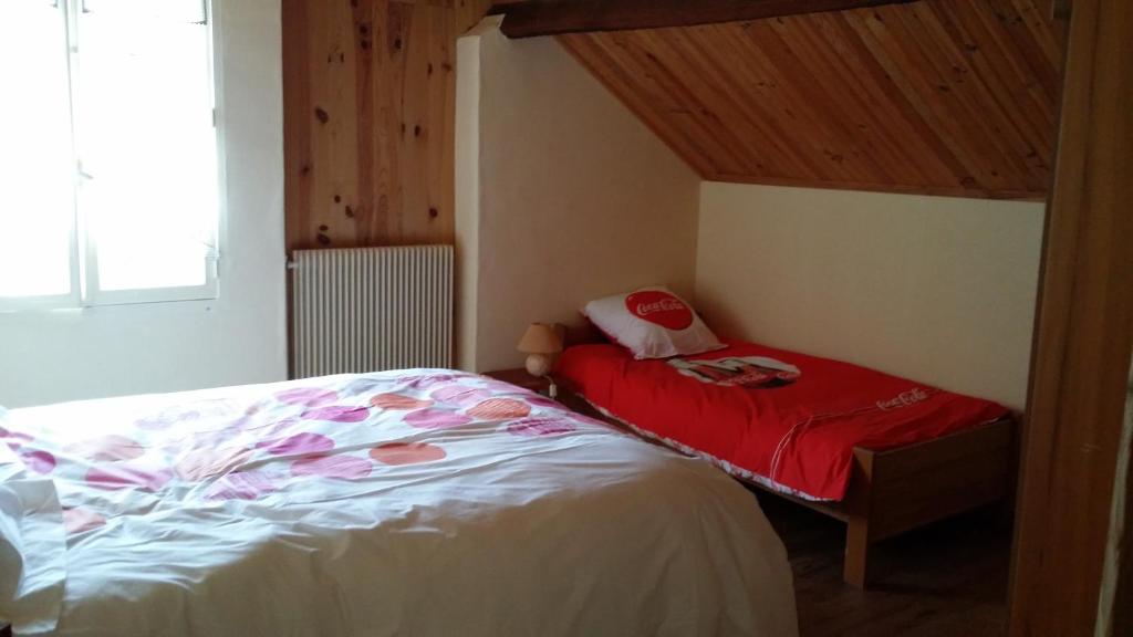 a small bedroom with a bed and a window at Gite Du Grand Morin in Villeneuve-la-Lionne