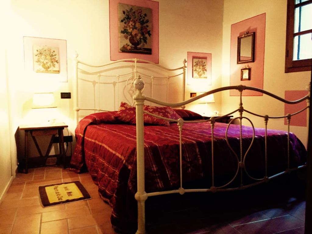 a bedroom with a bed with a red blanket at Il Nido Cortona in Cortona