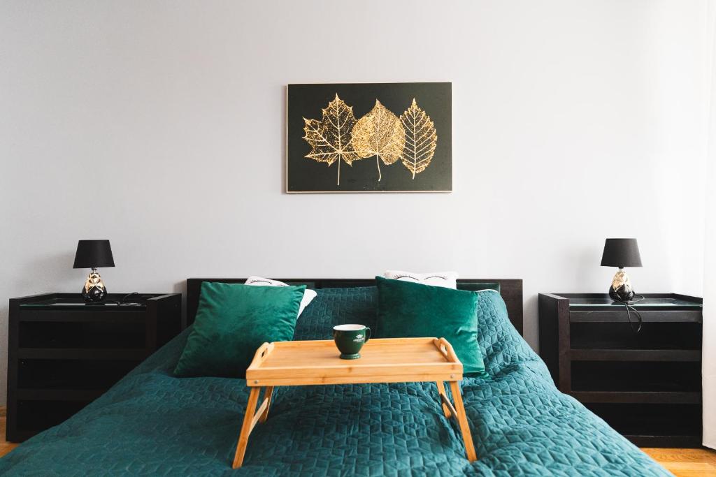 a living room with a couch with a table on it at Ratuszove Love - dwie osobne sypialnie, w rynku - by Everslow in Jelenia Góra