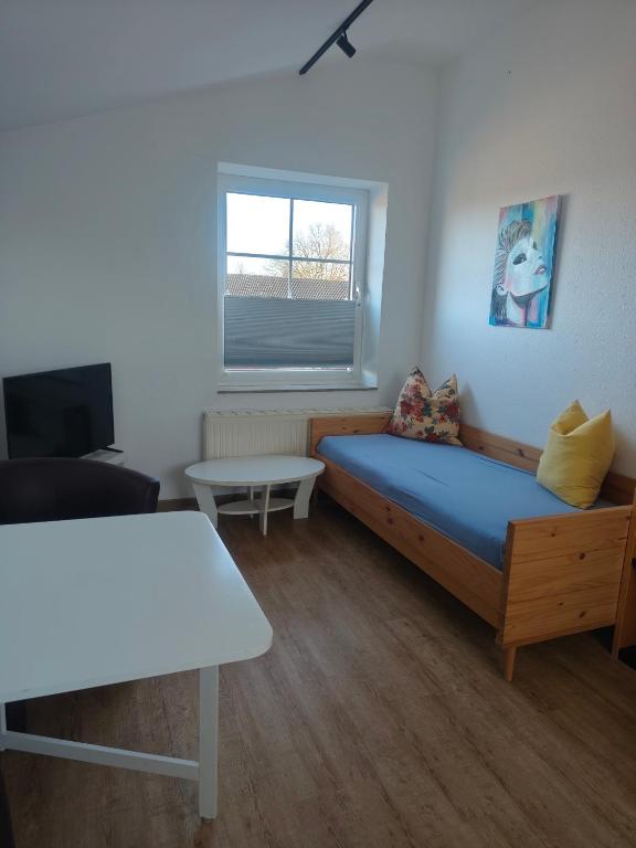 a small room with a bed and a table at Apartment 10 in Surwold